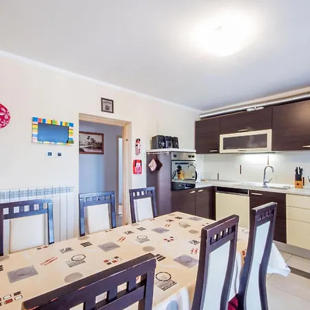Dean, A Charming And Pet-friendly Close To The Vinež