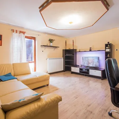 Dean, A Charming And Pet-friendly Close To The Vinež