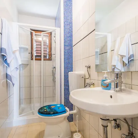 Dean, A Charming And Pet-friendly Close To The Vinež