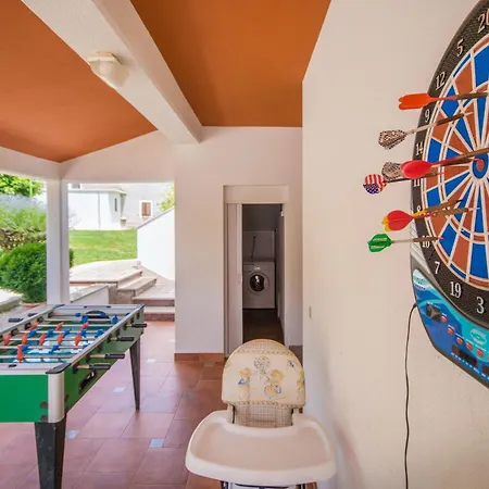 Dean, A Charming And Pet-friendly Close To The