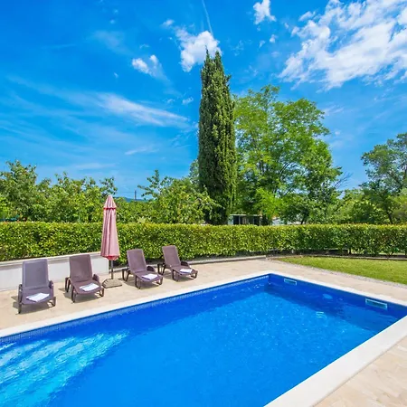 Dean, A Charming And Pet-friendly Close To The Nyaraló