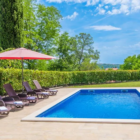 Dean, A Charming And Pet-friendly Close To The * Vinež