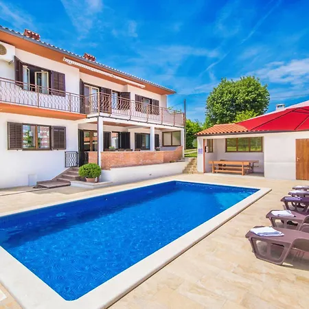 Dean, A Charming And Pet-friendly Close To The Nyaraló Vinež