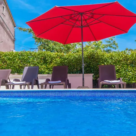 Dean, A Charming And Pet-friendly Close To The Nyaraló *