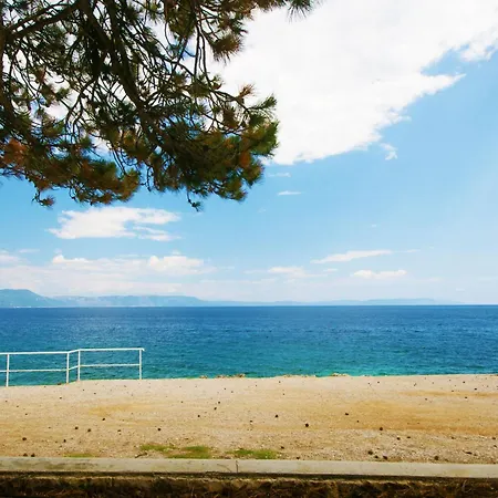 Nyaraló Dean, A Charming And Pet-friendly Close To The *