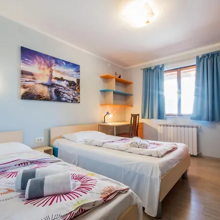 Dean, A Charming And Pet-friendly Close To The Semesterbostad *