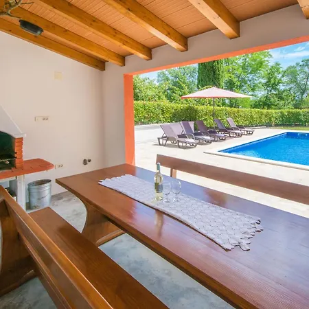 Dean, A Charming And Pet-friendly Close To The Nyaraló *