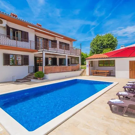 Dean, A Charming And Pet-friendly Close To The Nyaraló