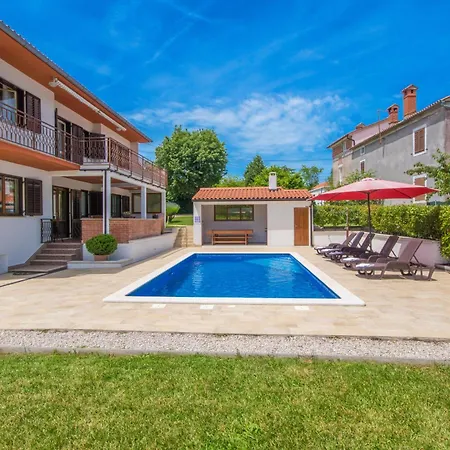 Dean, A Charming And Pet-friendly Close To The Semesterbostad