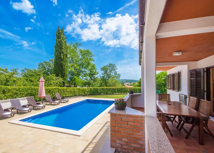 Dean, A Charming And Pet-friendly Close To The Semesterbostad