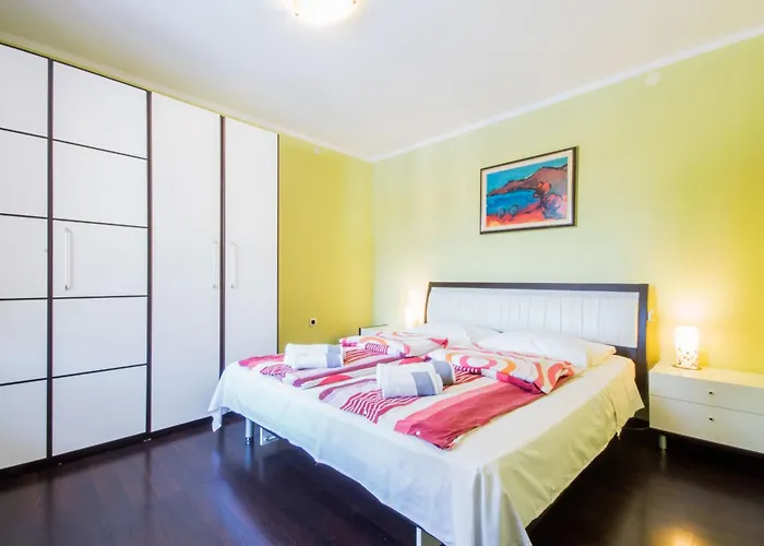 Dean, A Charming And Pet-friendly Close To The Semesterbostad