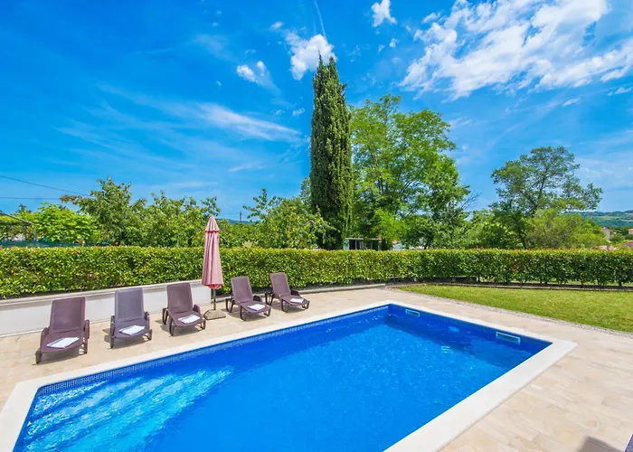 Dean, A Charming And Pet-friendly Close To The Semesterbostad