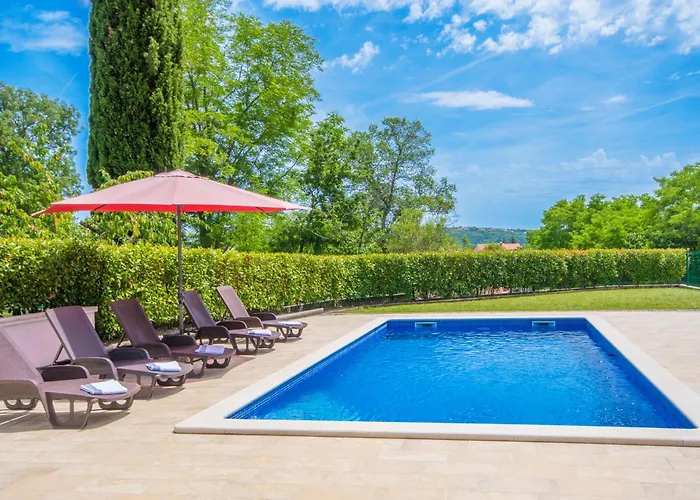 Dean, A Charming And Pet-friendly Close To The * Vinež