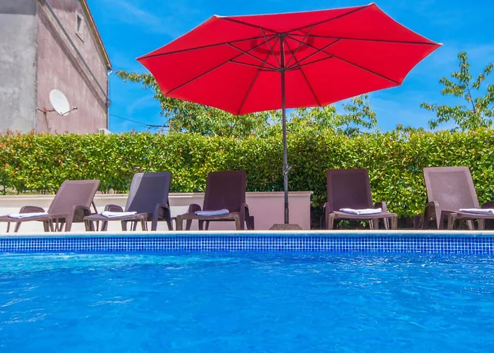 Dean, A Charming And Pet-friendly Close To The Semesterbostad *