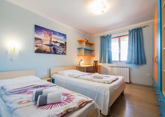 Dean, A Charming And Pet-friendly Close To The Semesterbostad *