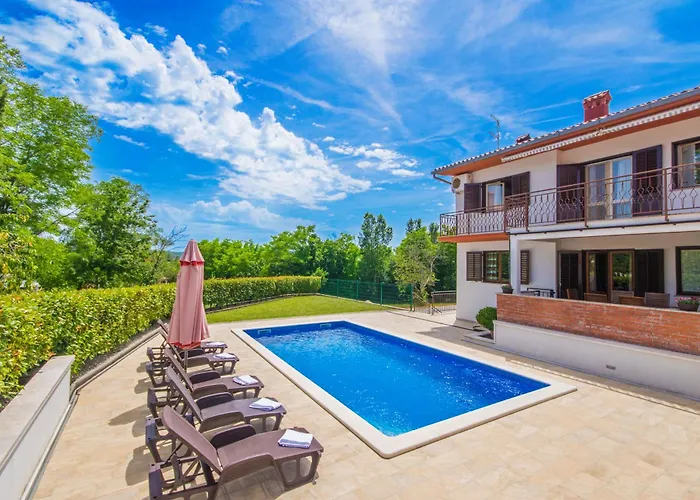 Dean, A Charming And Pet-friendly Close To The * Vinež